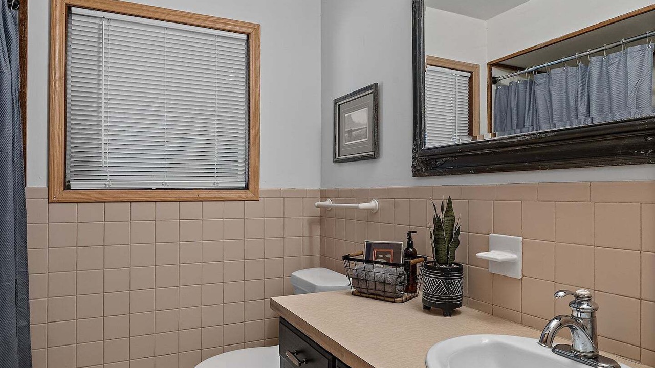 Photo of Bathroom in Uncertain