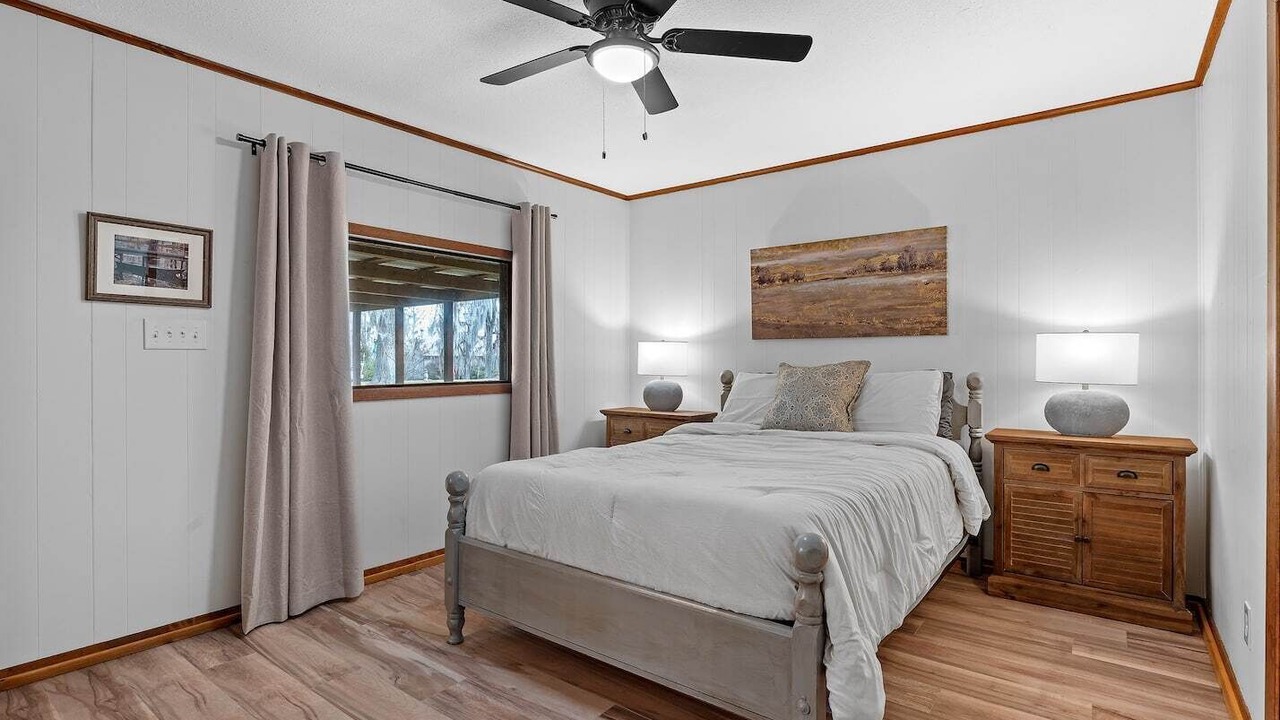 Photo of Bedroom in Uncertain