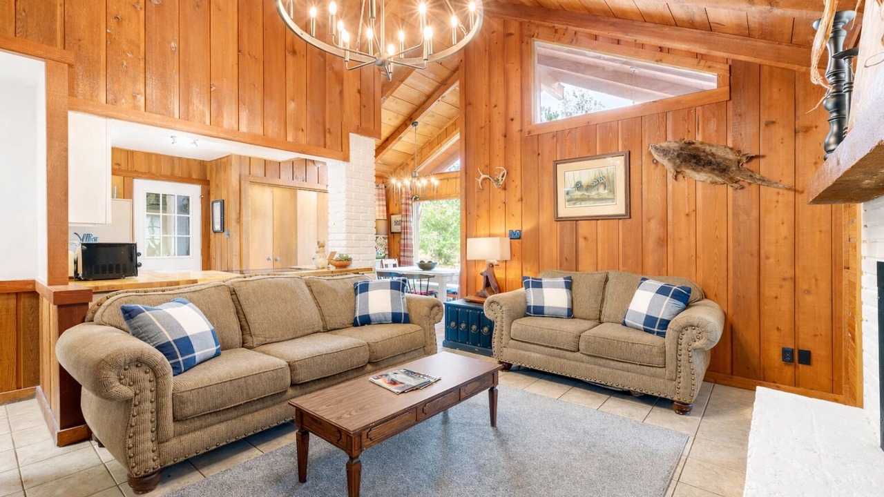 Photo of Livingroom in Uncertain