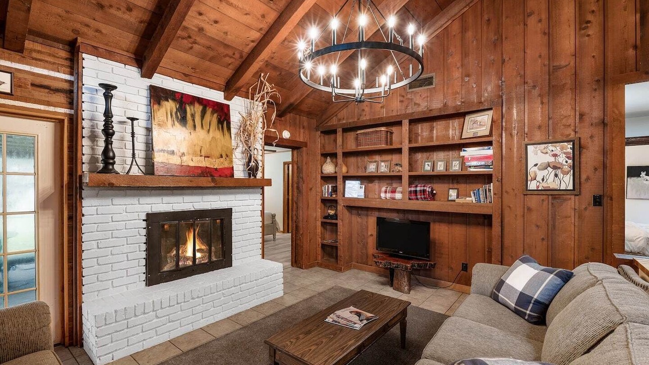 Photo of Livingroom in Uncertain