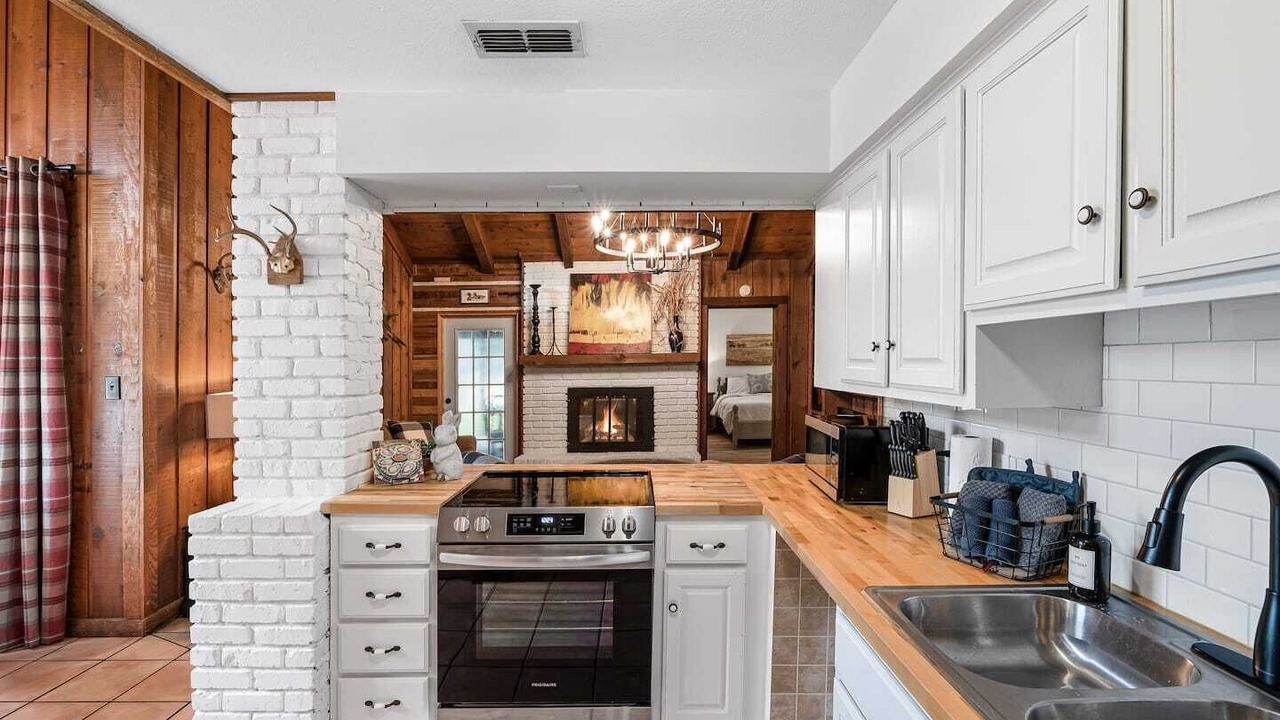 Photo of Kitchen in Uncertain