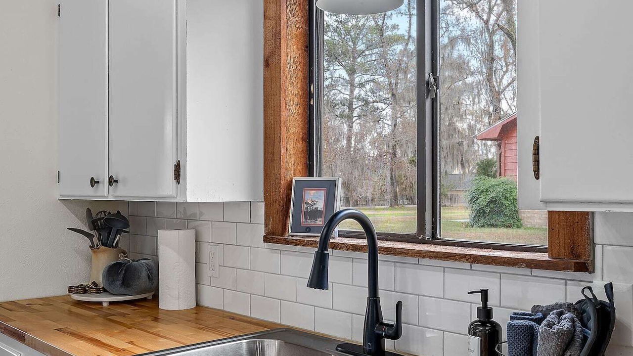 Photo of Kitchen in Uncertain