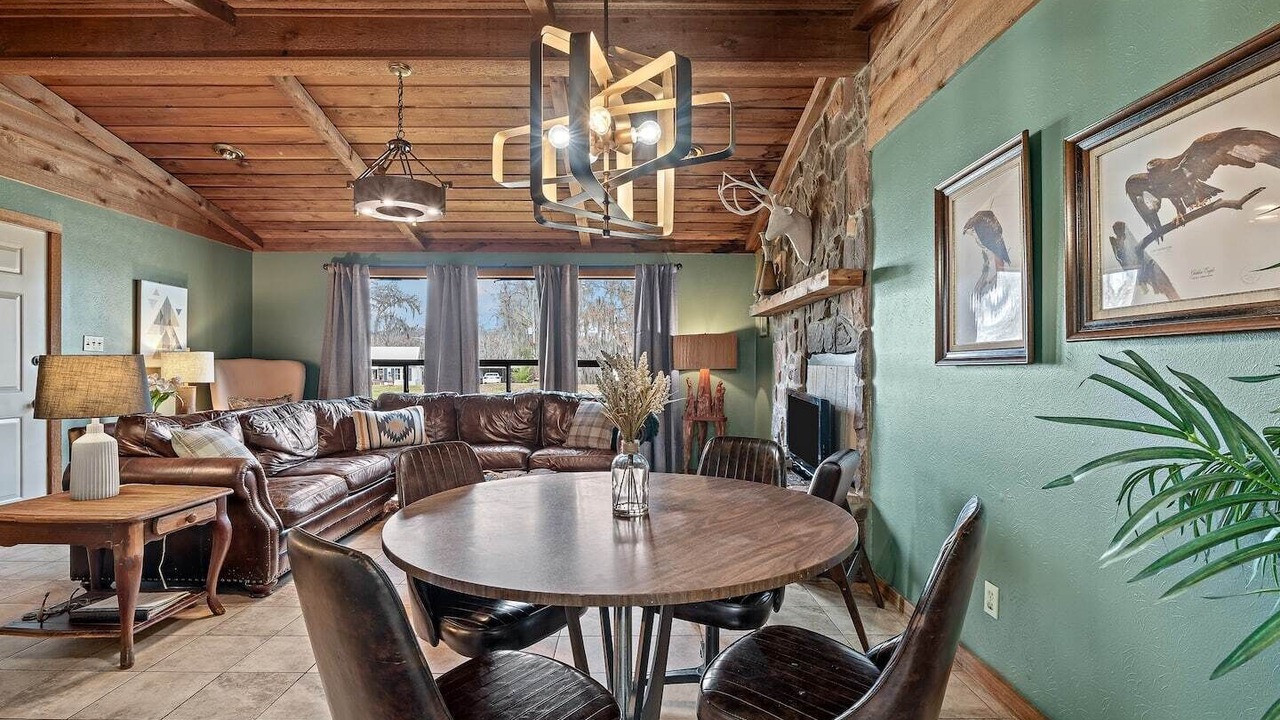 Photo of Livingroom in Uncertain