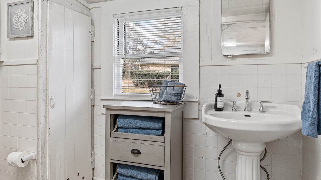 Photo of Bathroom in Uncertain