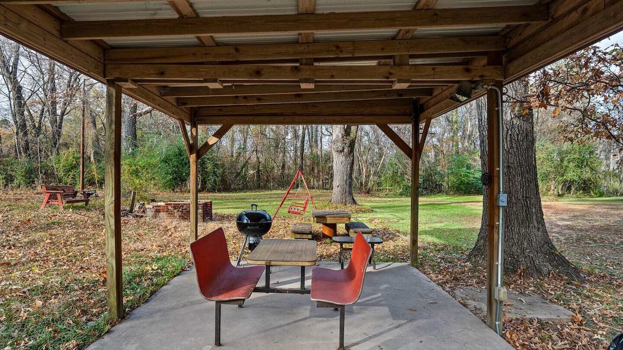 Photo of Outdoor in Uncertain