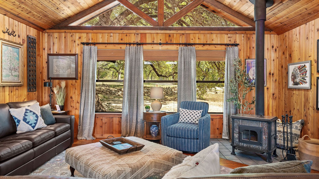 Photo of Livingroom in Leakey