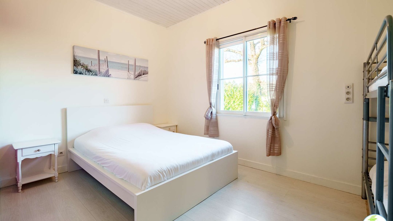 Photo of Bedroom in Parentis-en-Born