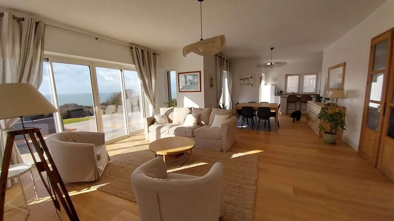 Photo of Livingroom in Carolles