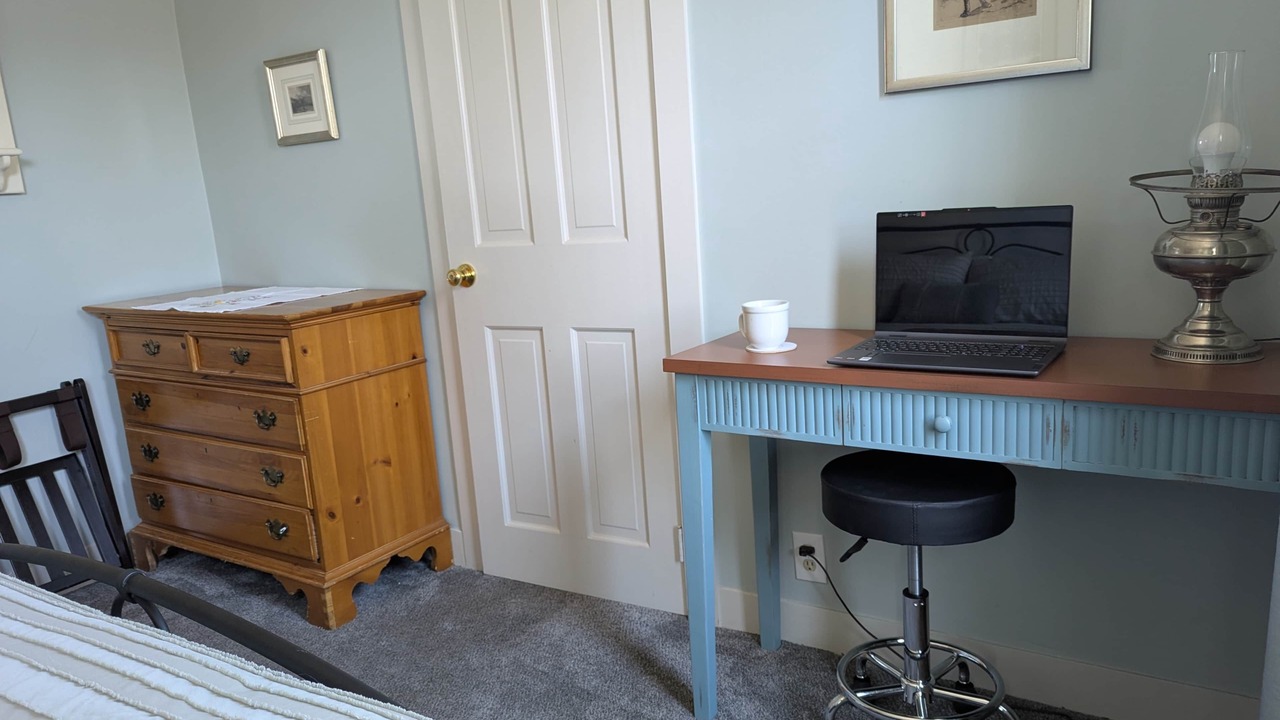 Photo of Bedroom in Lee