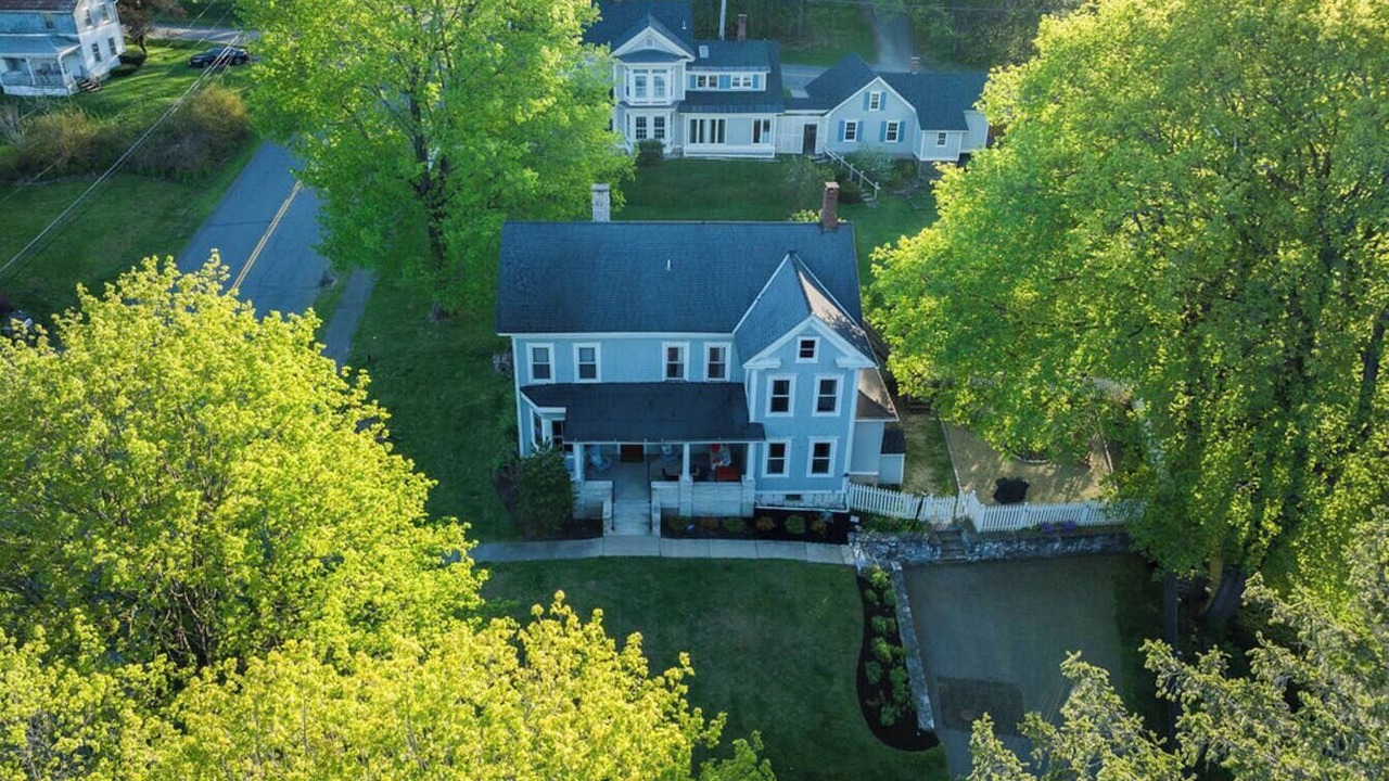 Photo of Others in Lee