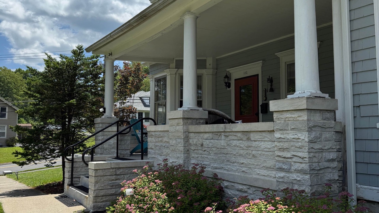 Photo of Outdoor in Lee