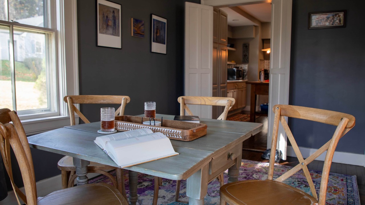 Photo of Bedroom in Lee