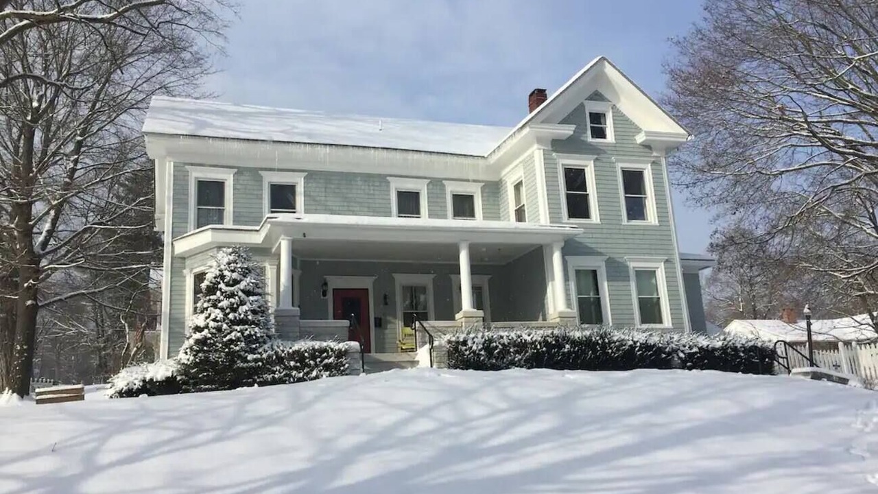 Photo of Others in Lee