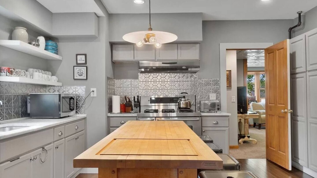 Photo of Others in Lee