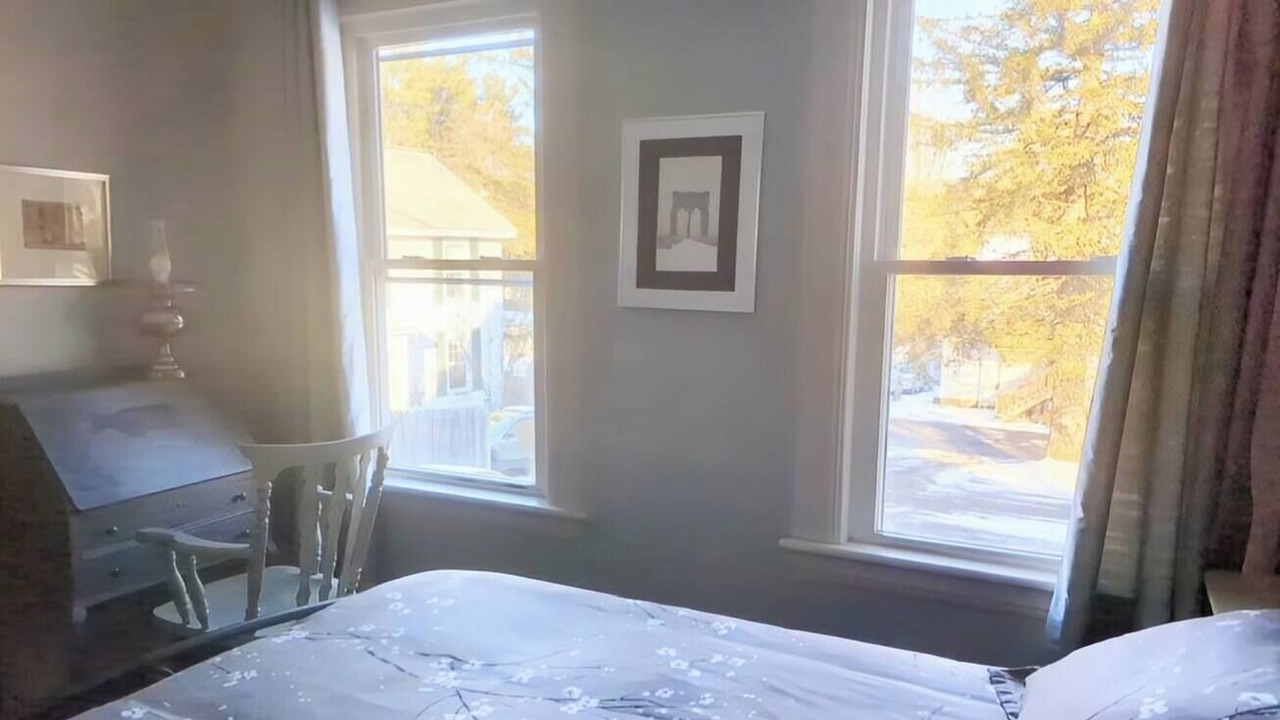 Photo of Bedroom in Lee