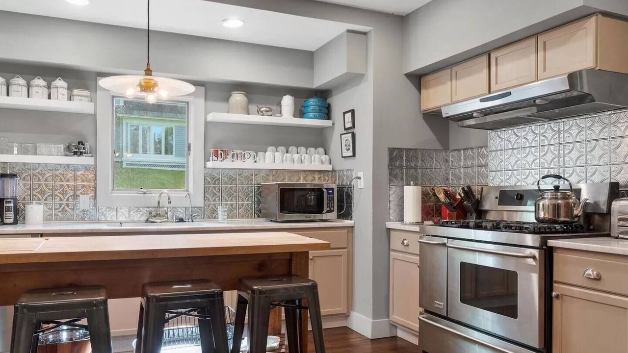 Photo of Others in Lee