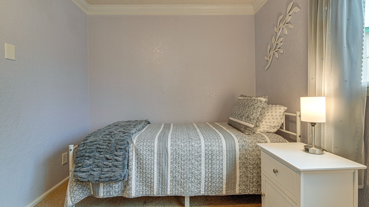 Photo of Bedroom in Roseburg