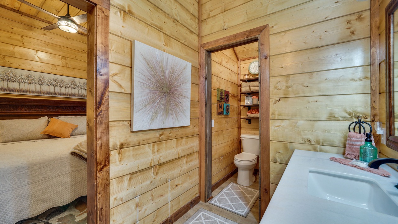 Photo of Bathroom in Broken Bow