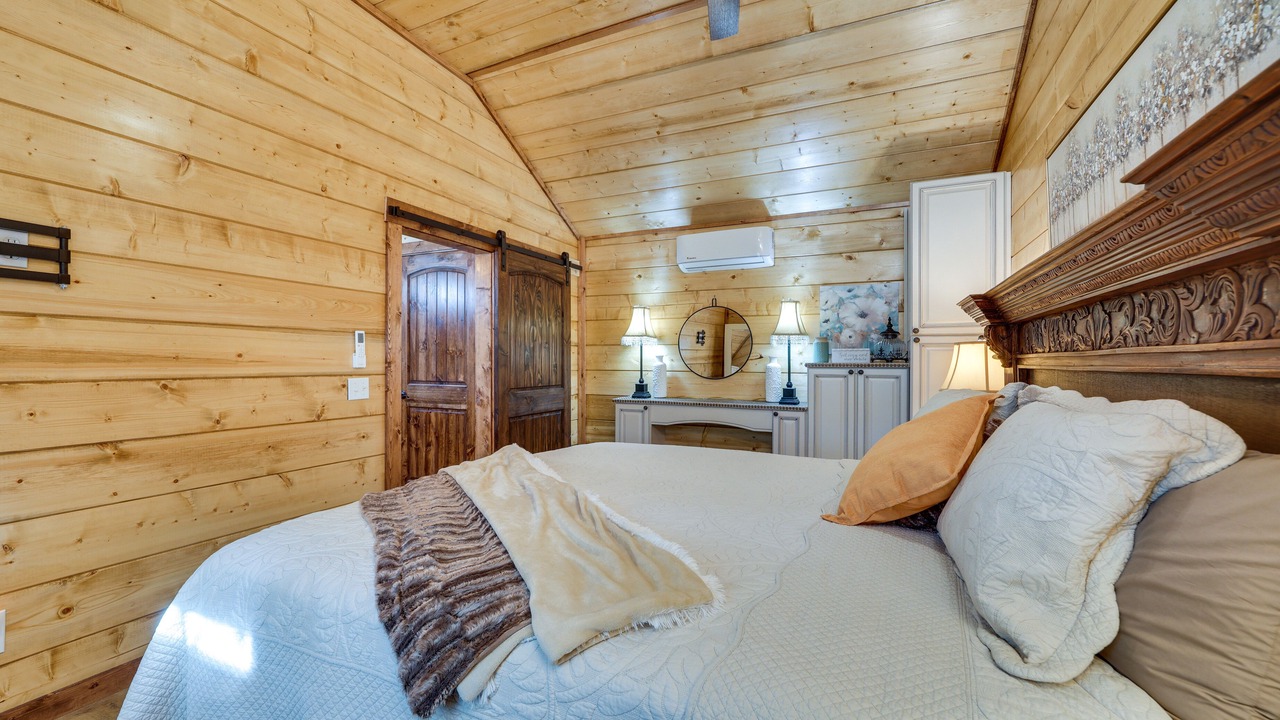 Photo of Bedroom in Broken Bow