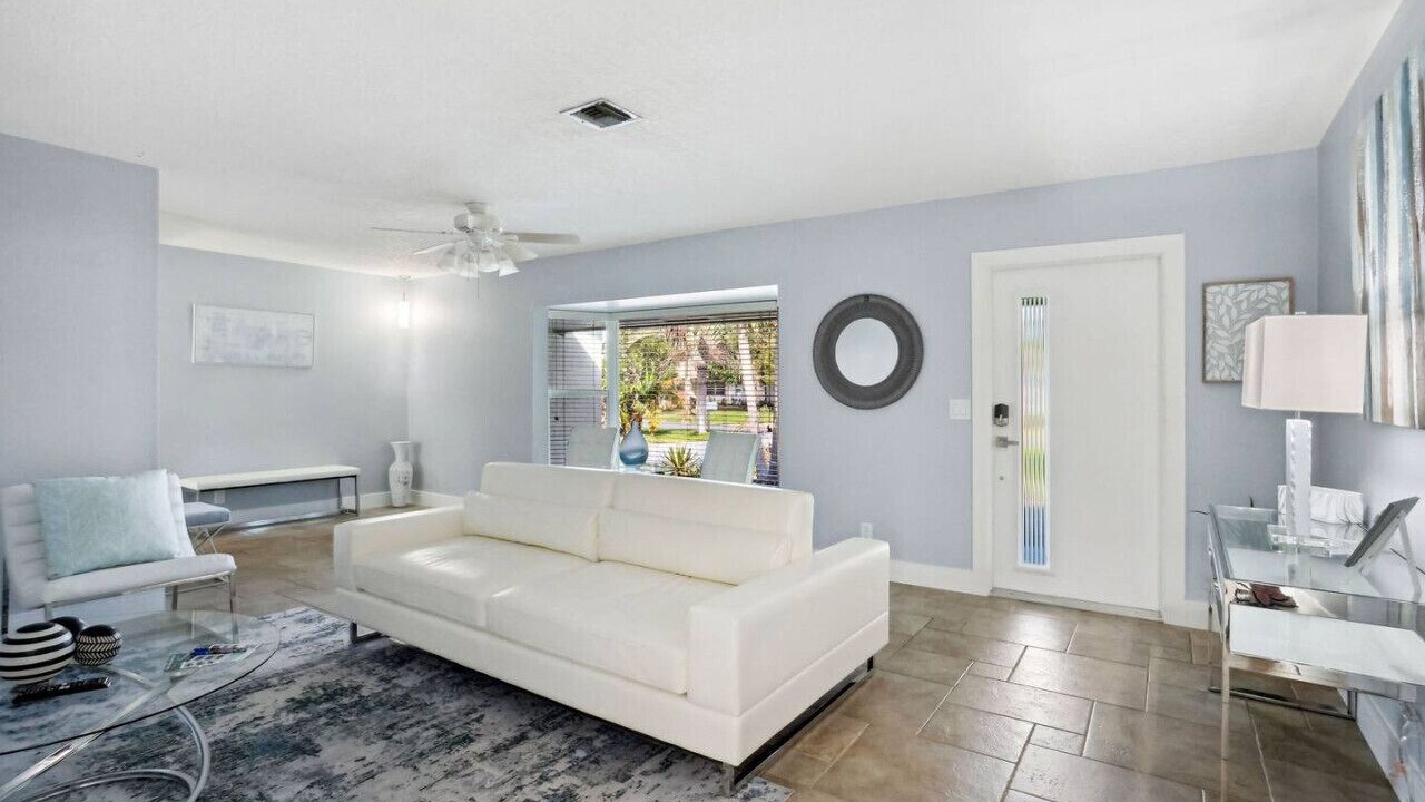 Photo of Livingroom in Tropic Palms
