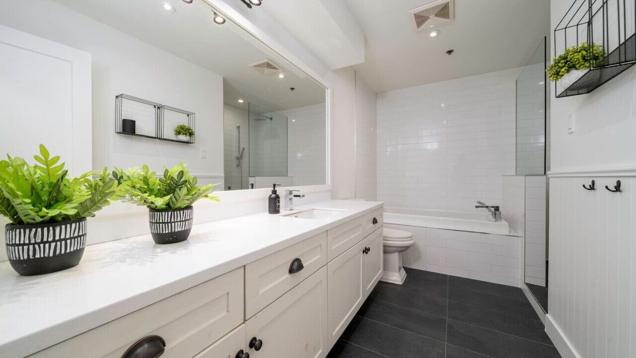 Photo of Bathroom in Saint-Roch