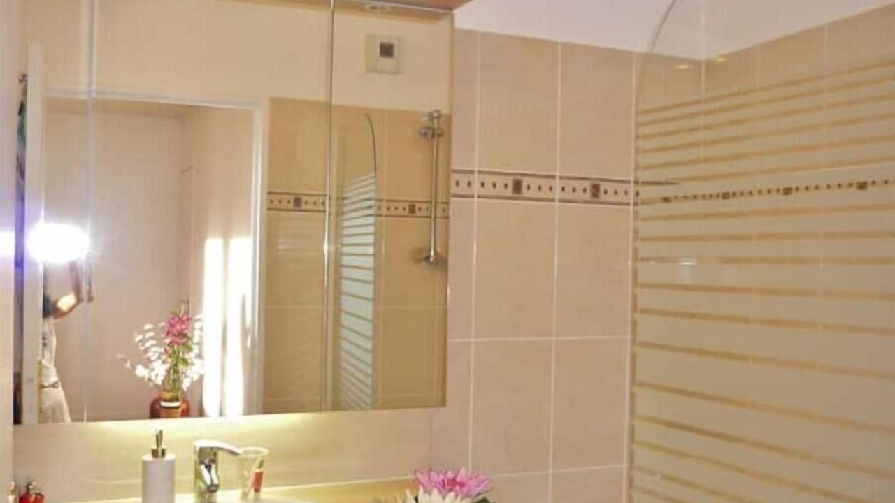 Photo of Bathroom in Le Plessis-Robinson