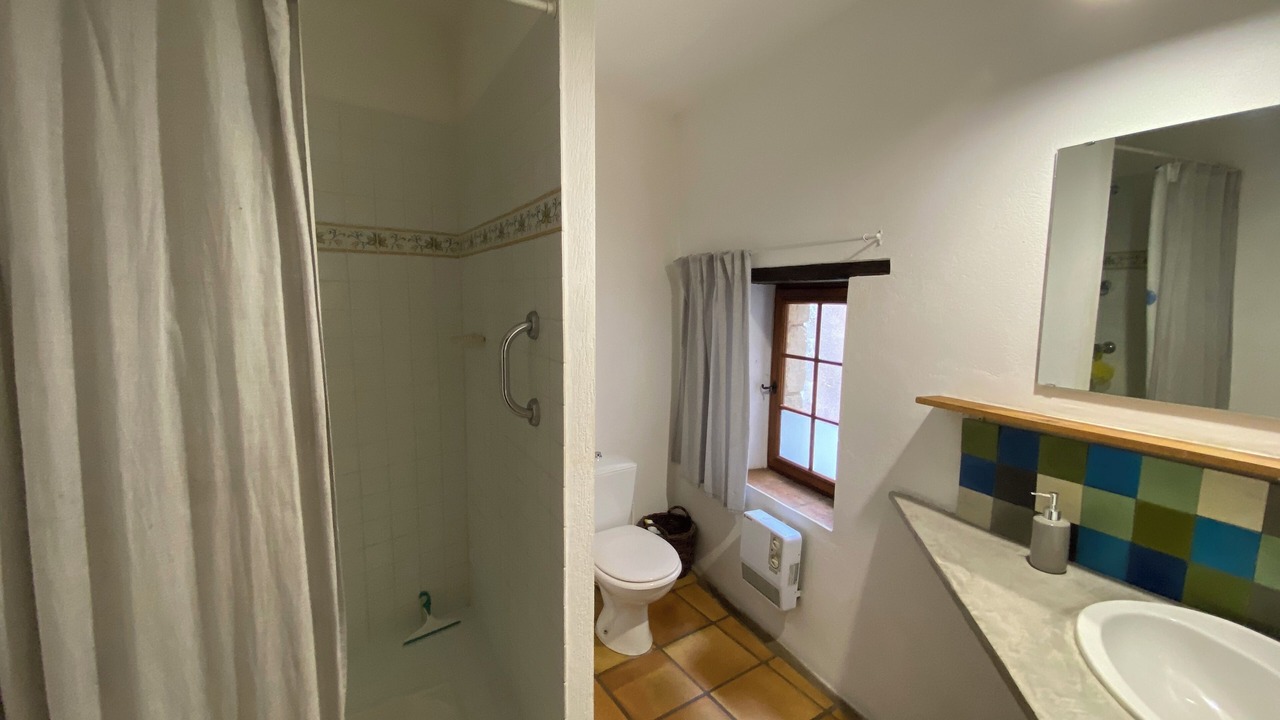Photo of Bathroom in Saint-Andre-d'Olerargues