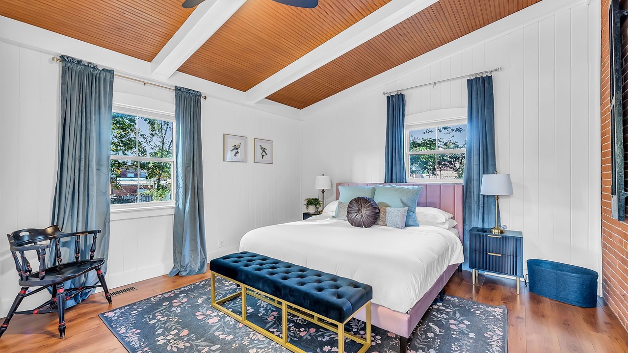 Photo of Others in Hermann