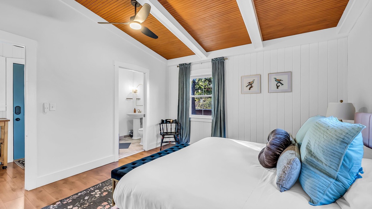 Photo of Others in Hermann