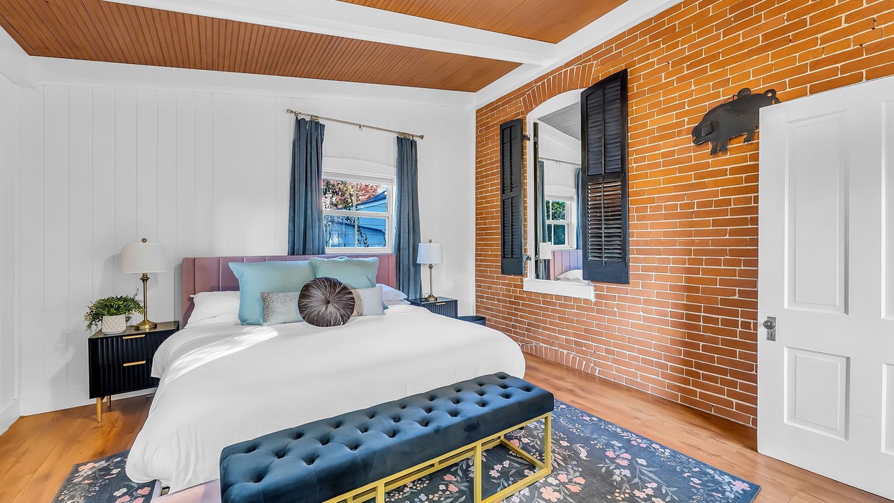 Photo of Others in Hermann