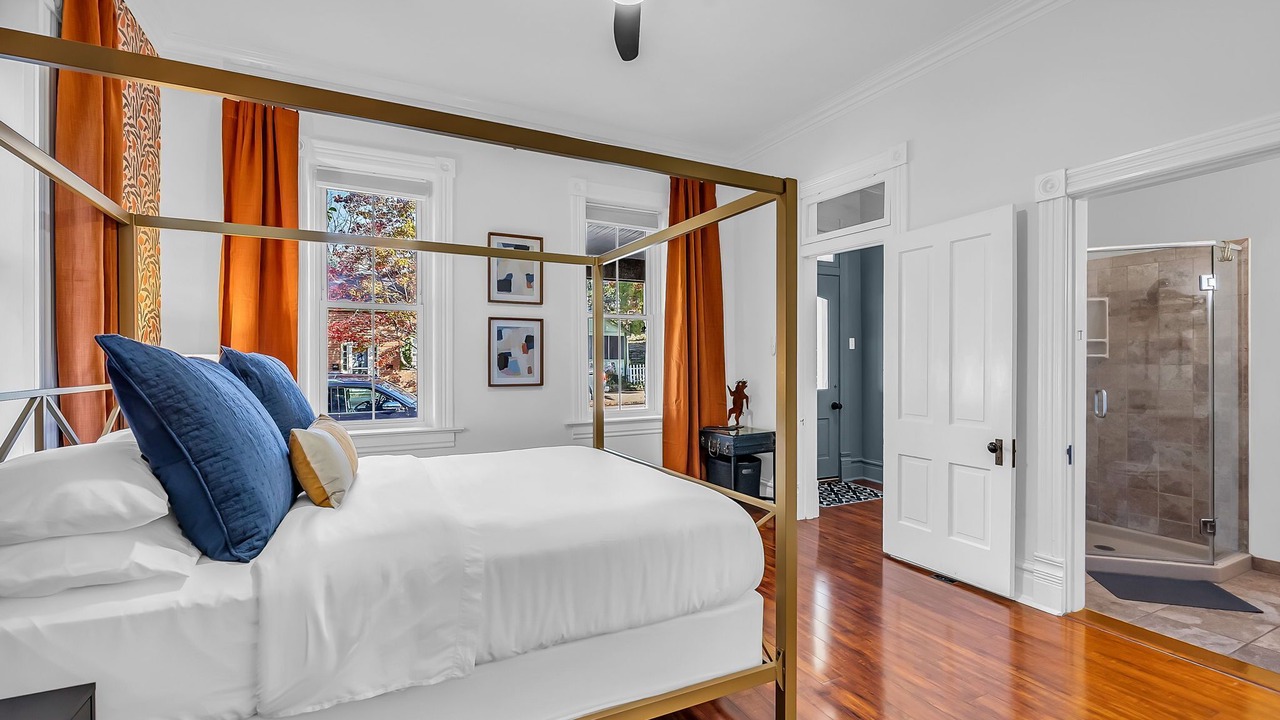 Photo of Others in Hermann