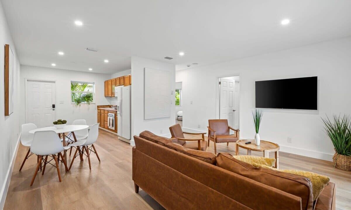 Photo of Livingroom in Sailboat Bend
