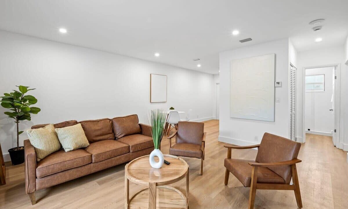 Photo of Livingroom in Sailboat Bend