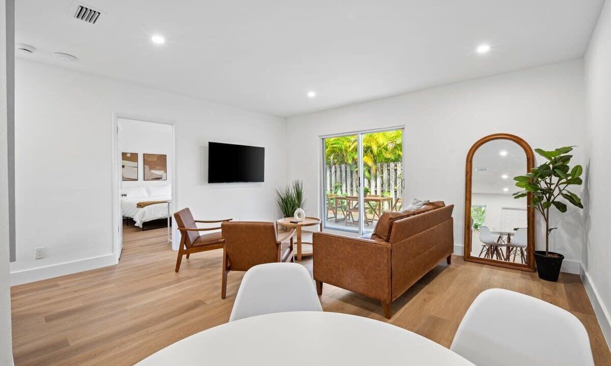 Photo of Livingroom in Sailboat Bend