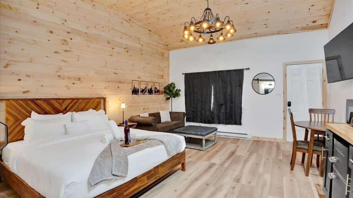 Photo of Bedroom in Canadensis