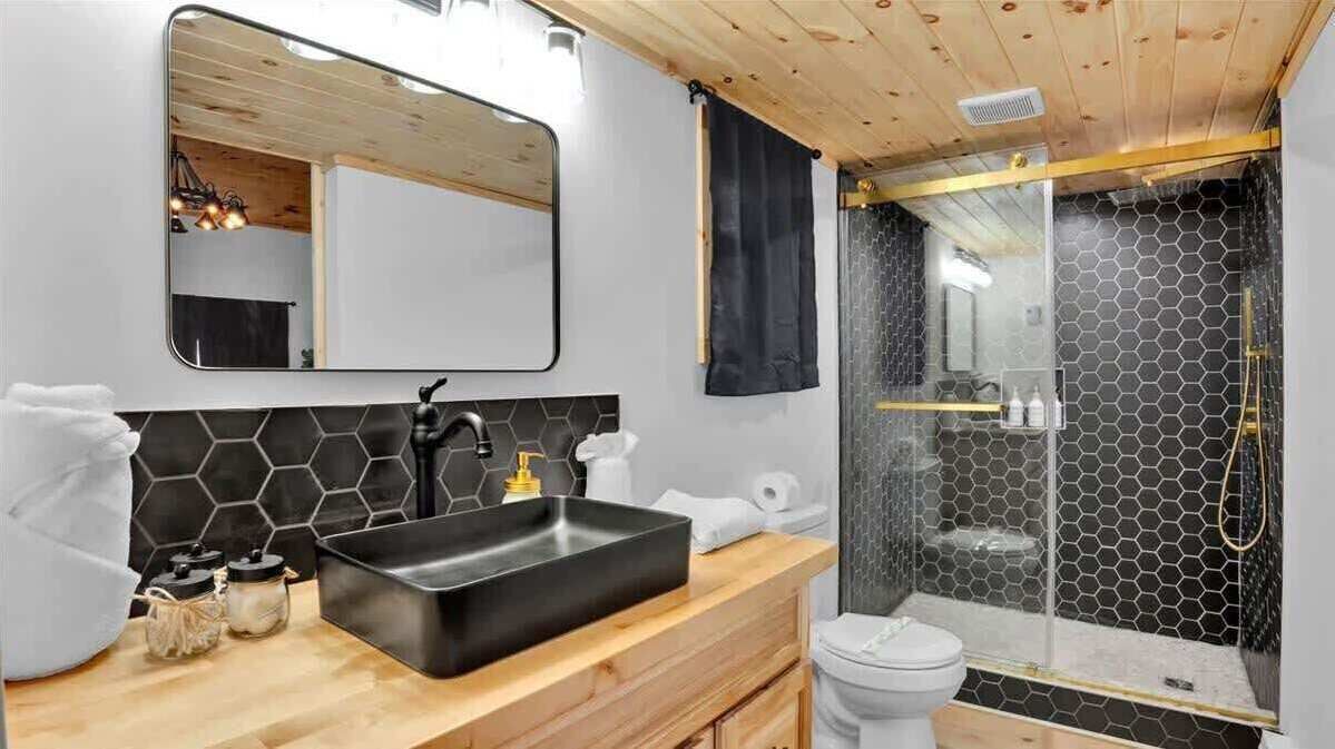 Photo of Bathroom in Canadensis