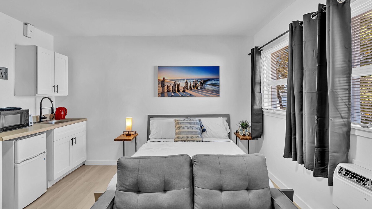Photo of Bedroom in Downtown Hollywood