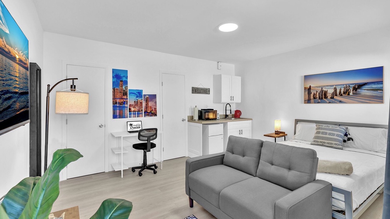 Photo of Bedroom in Downtown Hollywood