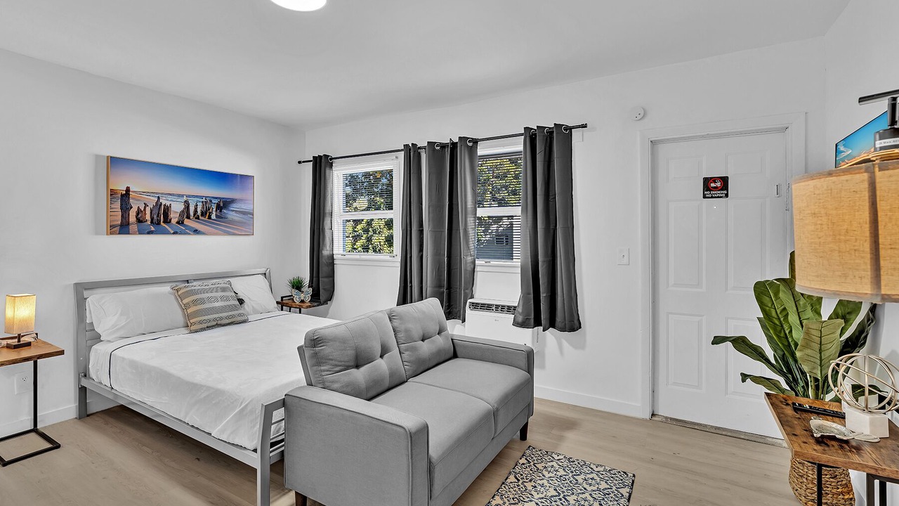 Photo of Bedroom in Downtown Hollywood