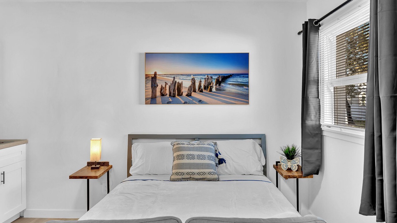 Photo of Bedroom in Downtown Hollywood