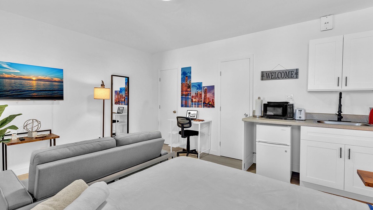 Photo of Bedroom in Downtown Hollywood