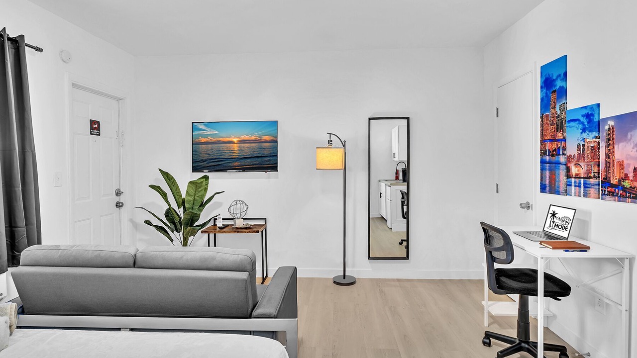 Photo of Bedroom in Downtown Hollywood