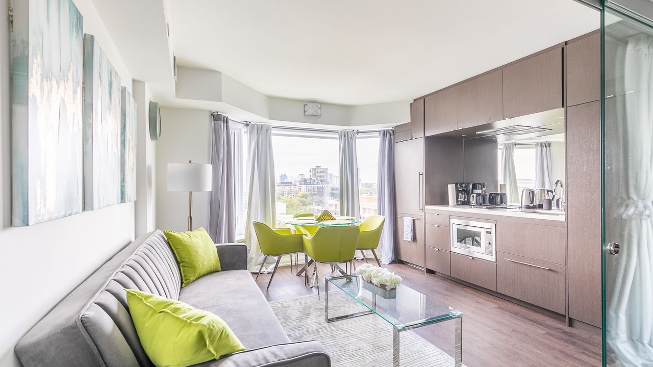 Photo of Livingroom in Bloor-Yorkville