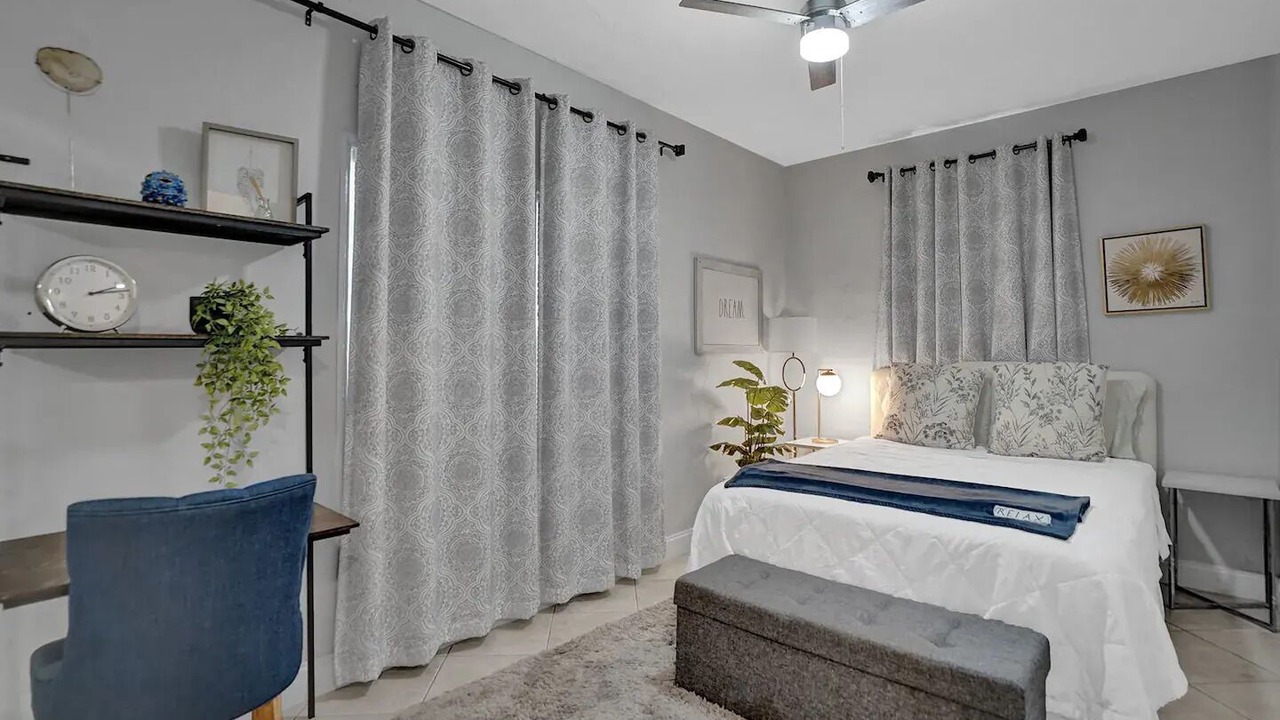 Photo of Bedroom in Surfside