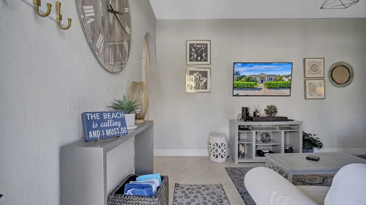 Photo of Livingroom in Surfside