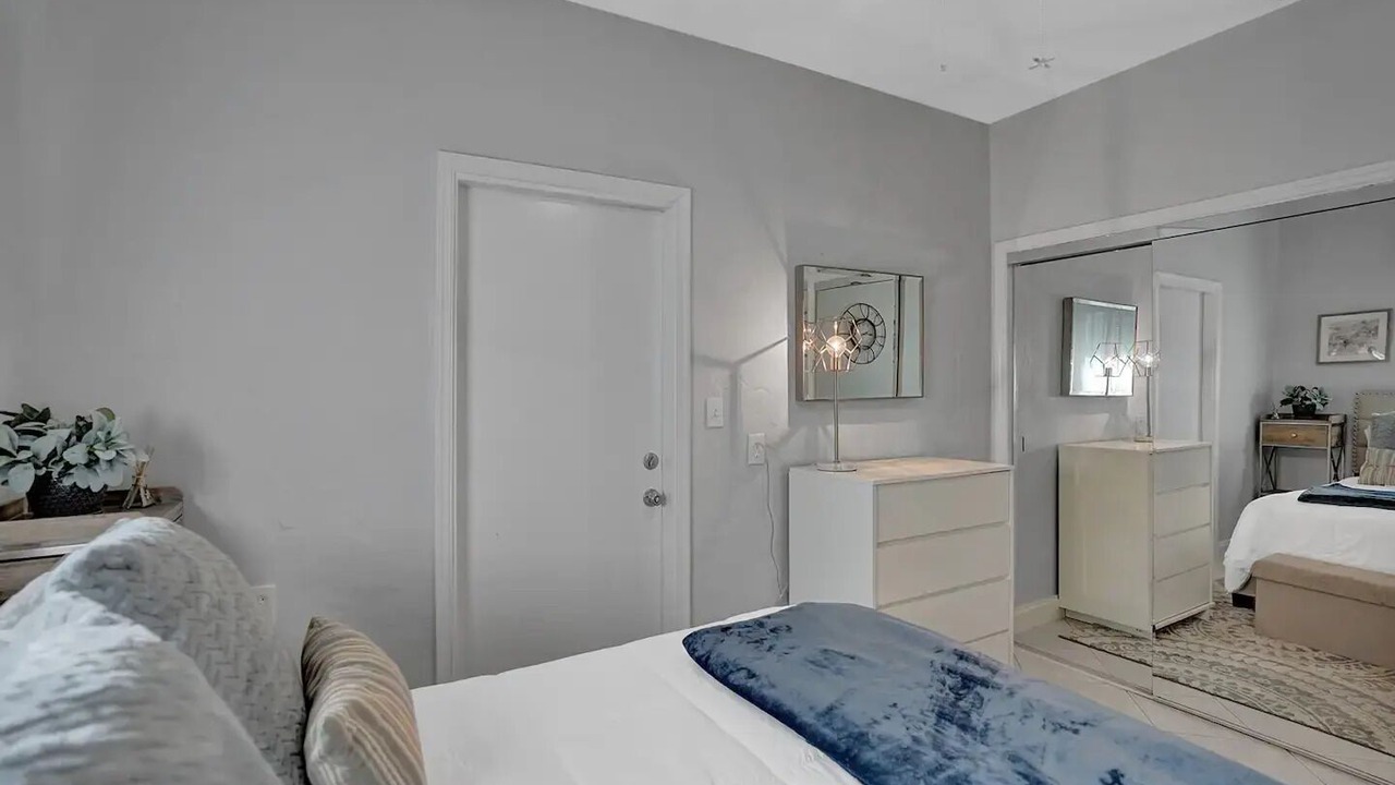 Photo of Bedroom in Surfside
