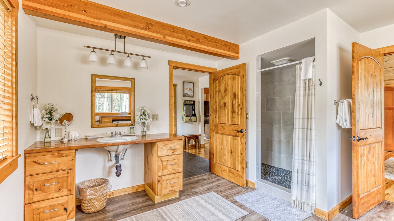 Photo of Bathroom in Marmot