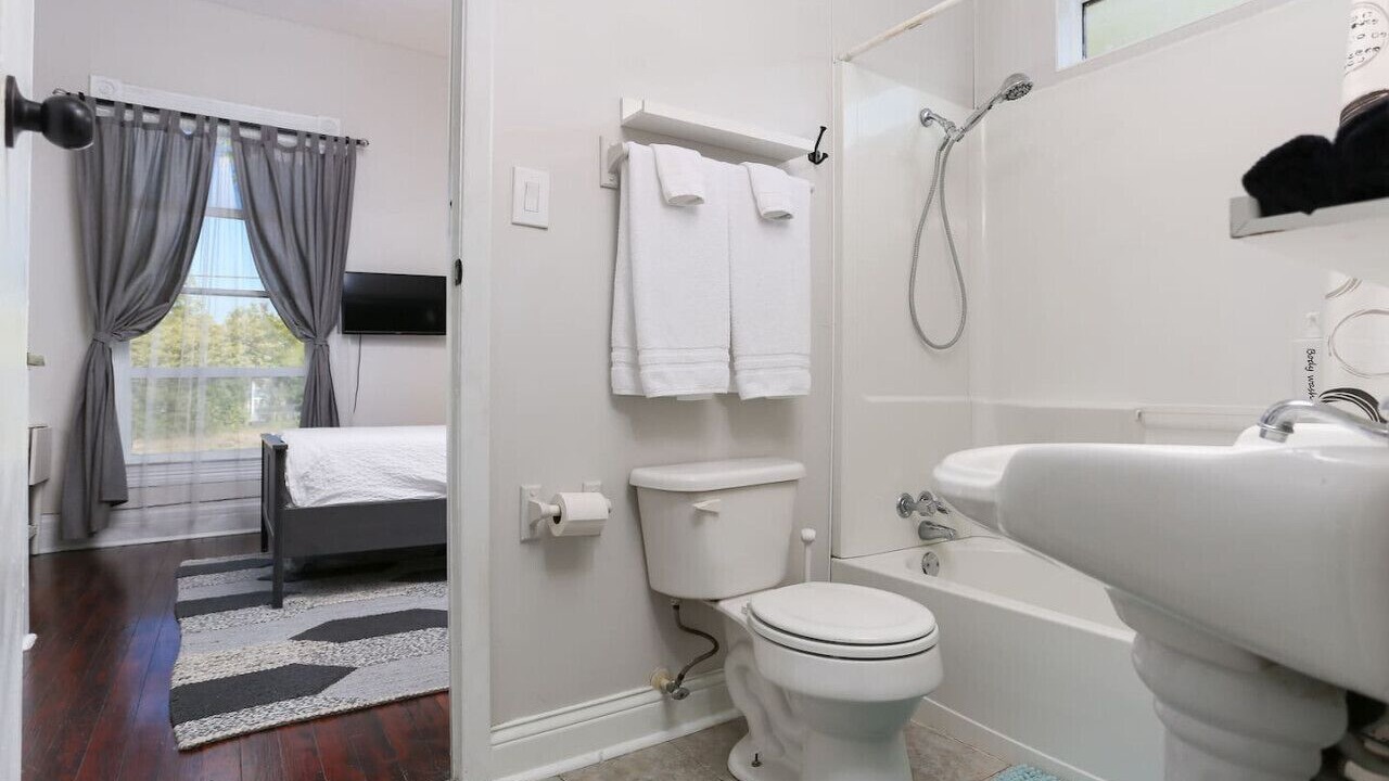 Photo of Bathroom in Government Hill