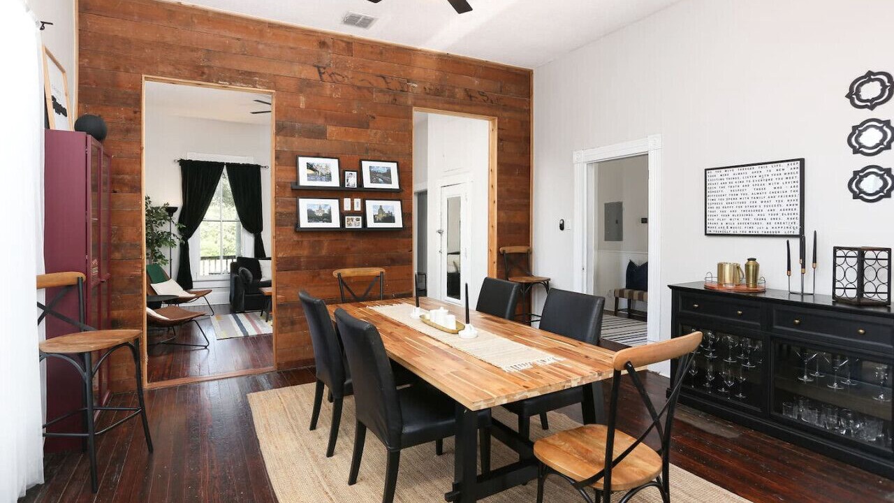 Photo of Livingroom in Government Hill