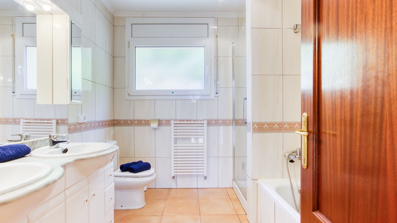 Photo of Bathroom in El Mas Isaac